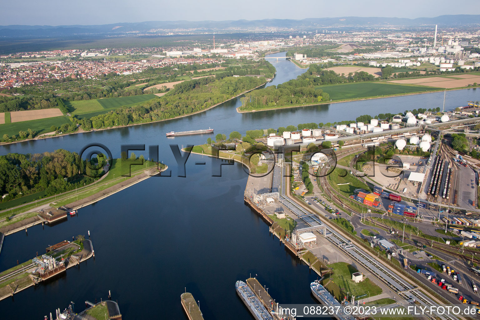 Enregistrement par drone de Quartier BASF in Ludwigshafen am Rhein dans le département Rhénanie-Palatinat, Allemagne