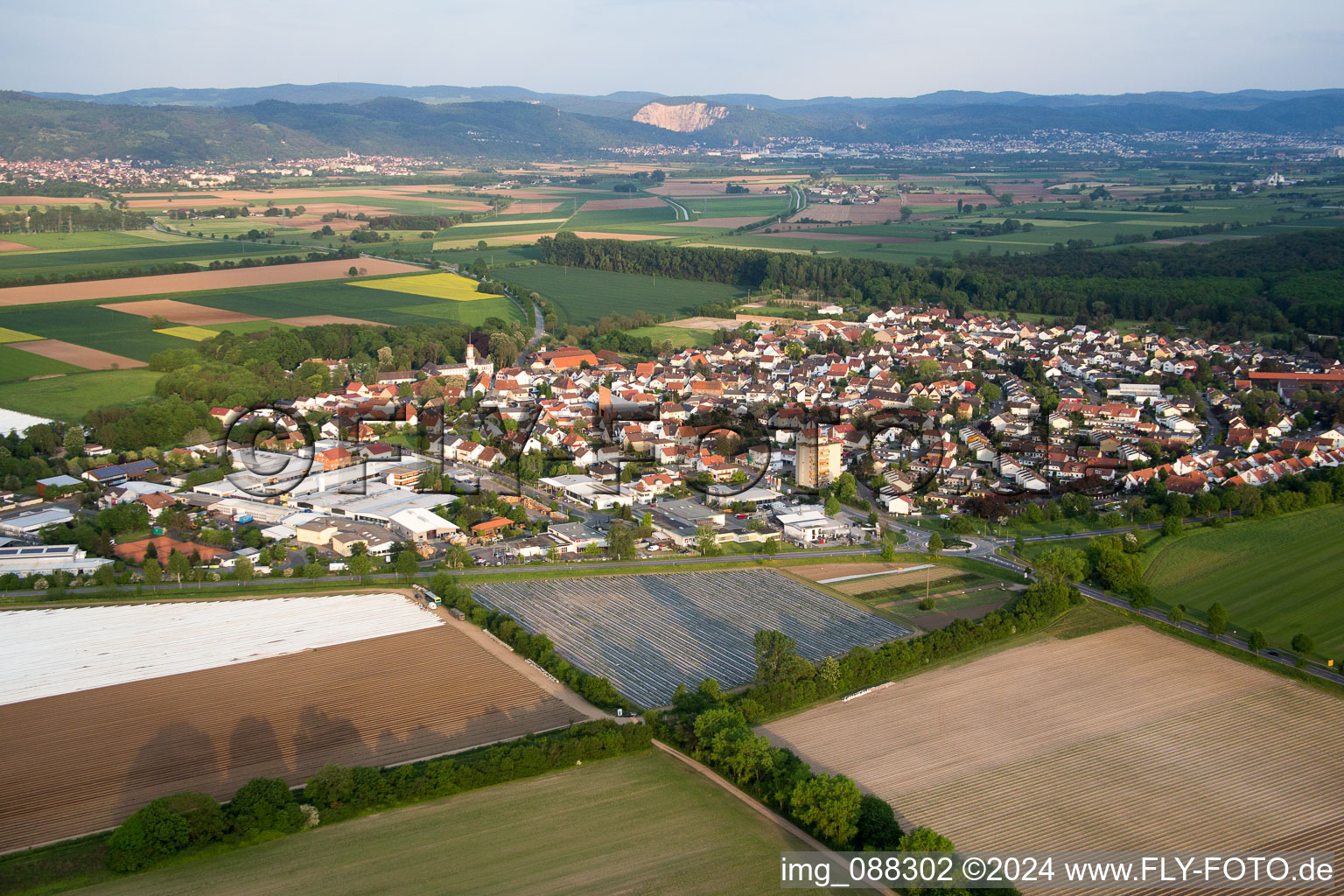 Hüttenfeld dans le département Hesse, Allemagne vue d'en haut