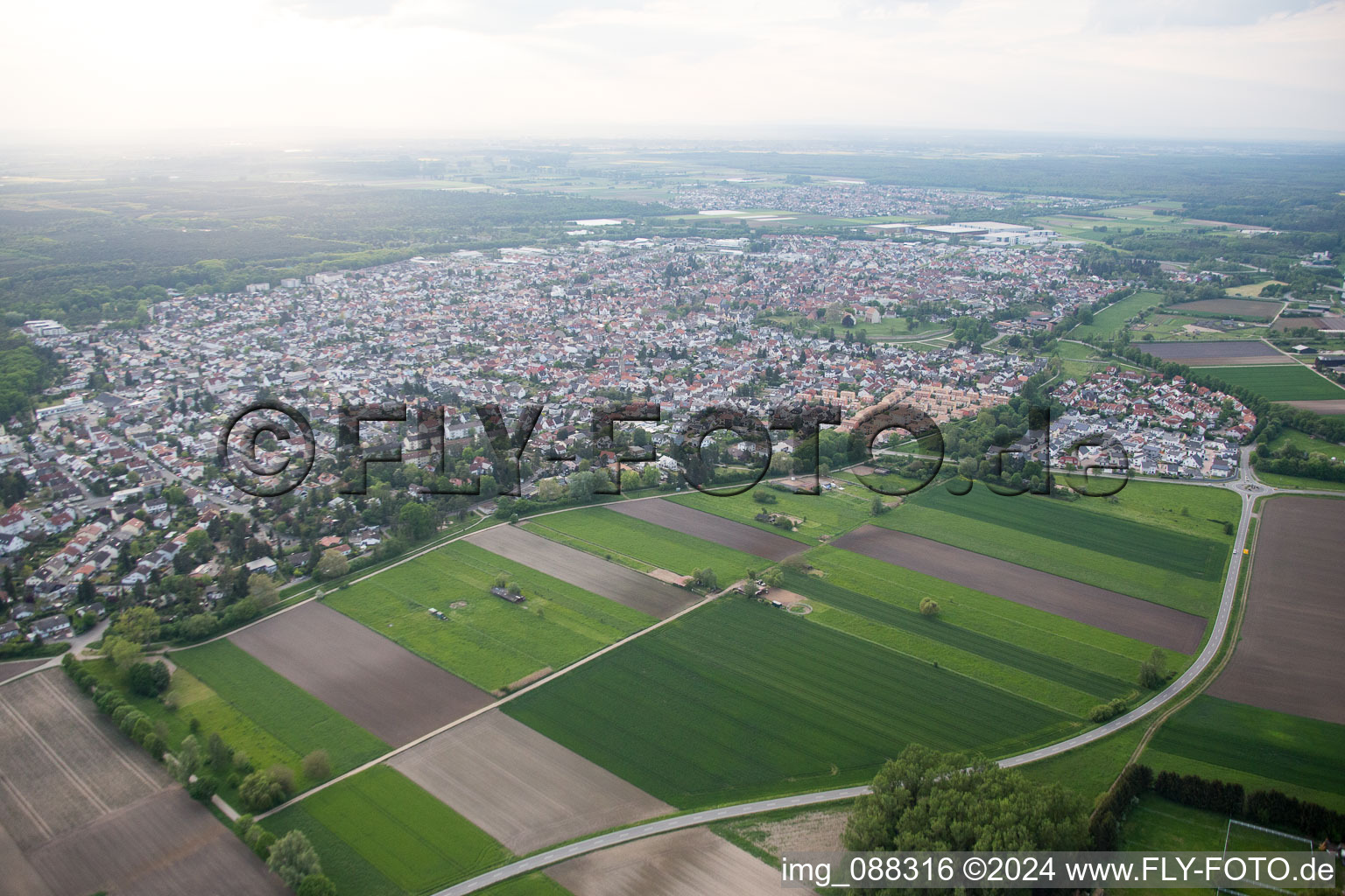 Lorsch dans le département Hesse, Allemagne vue du ciel