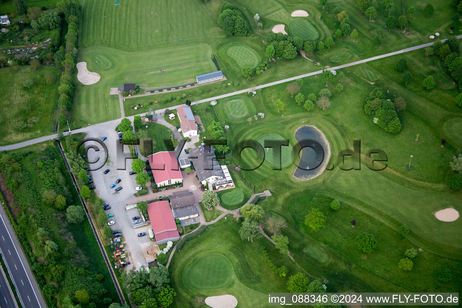 Terrain de golf à Bensheim dans le département Hesse, Allemagne d'en haut