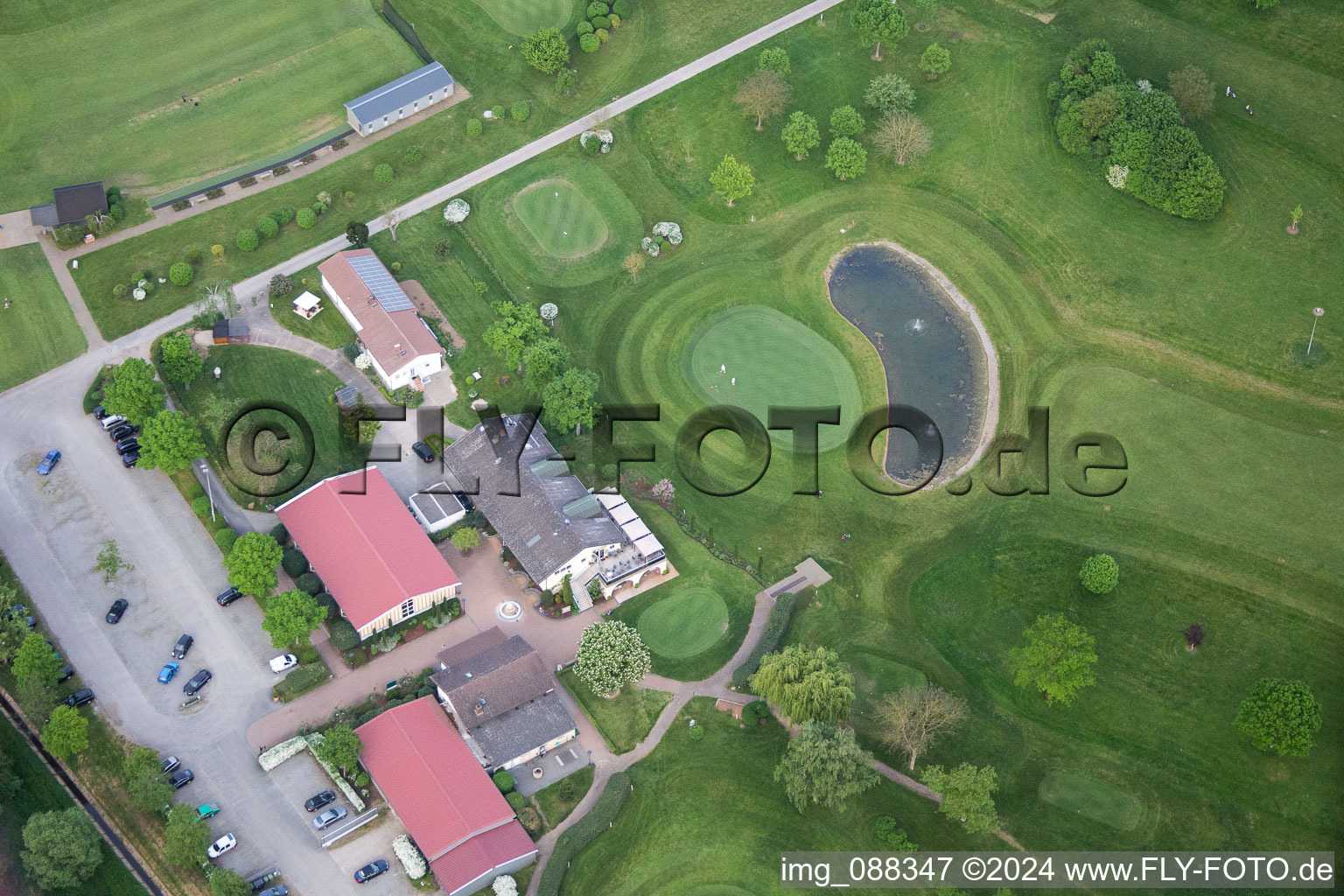 Terrain de golf à Bensheim dans le département Hesse, Allemagne hors des airs