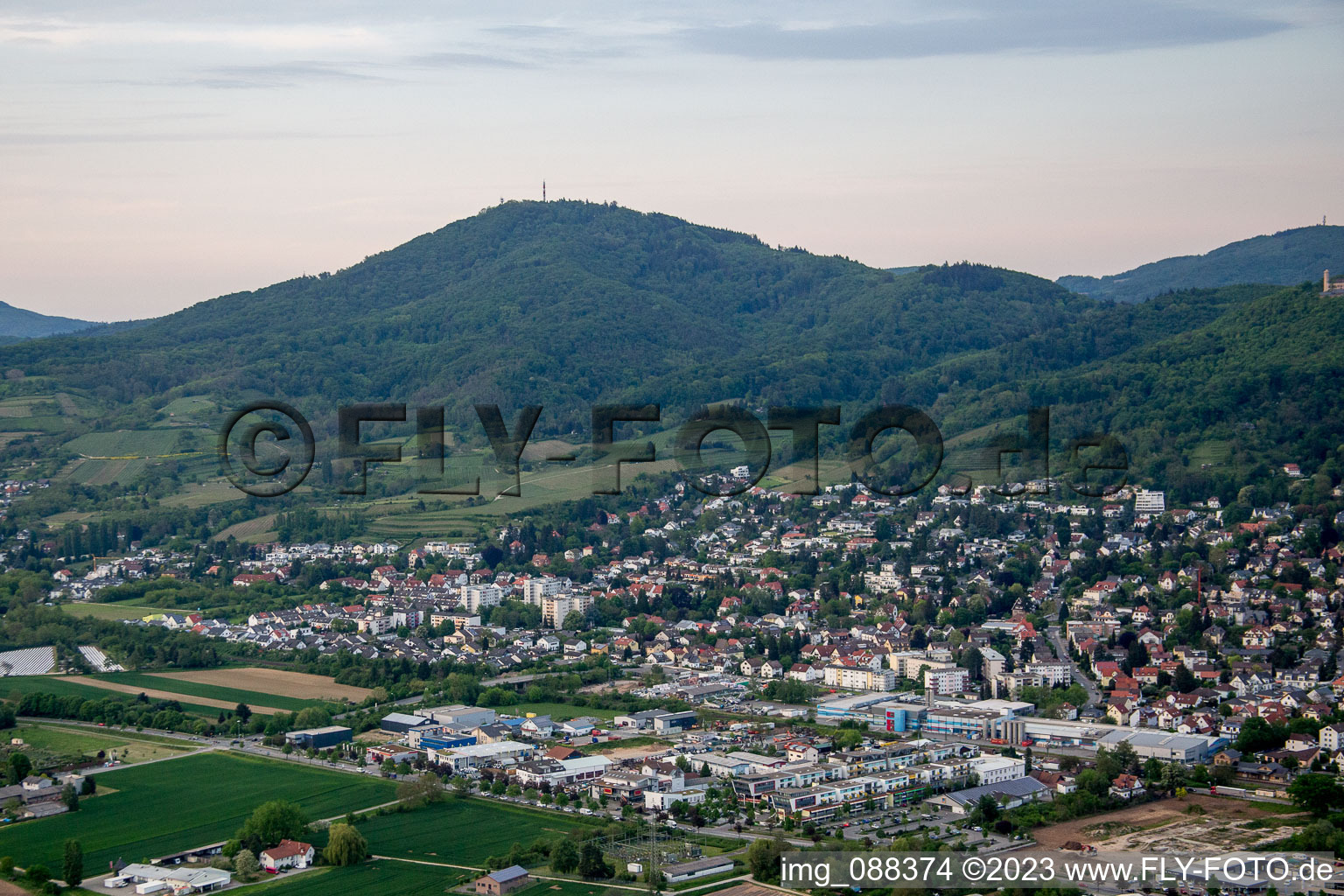 Bensheim dans le département Hesse, Allemagne depuis l'avion