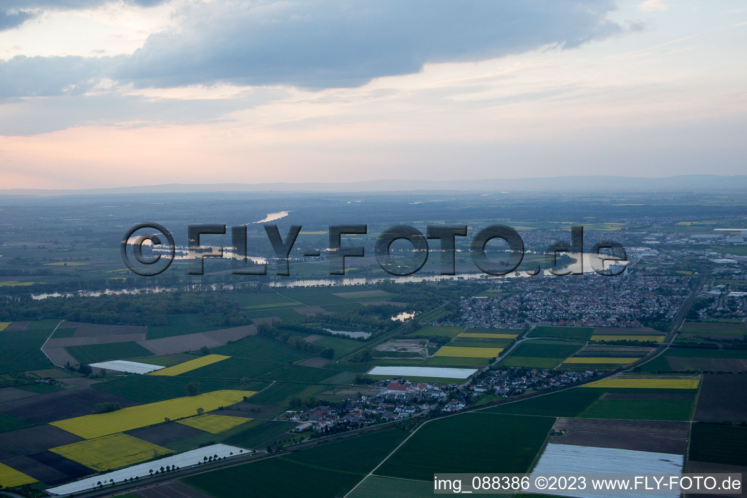 Enregistrement par drone de Gernsheim dans le département Hesse, Allemagne