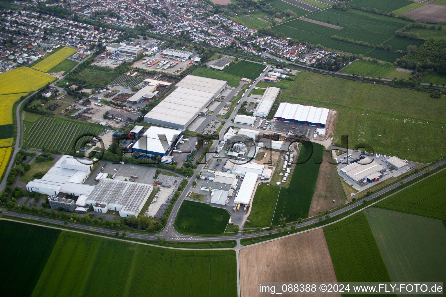 Vue aérienne de Groß-Rohrheim dans le département Hesse, Allemagne