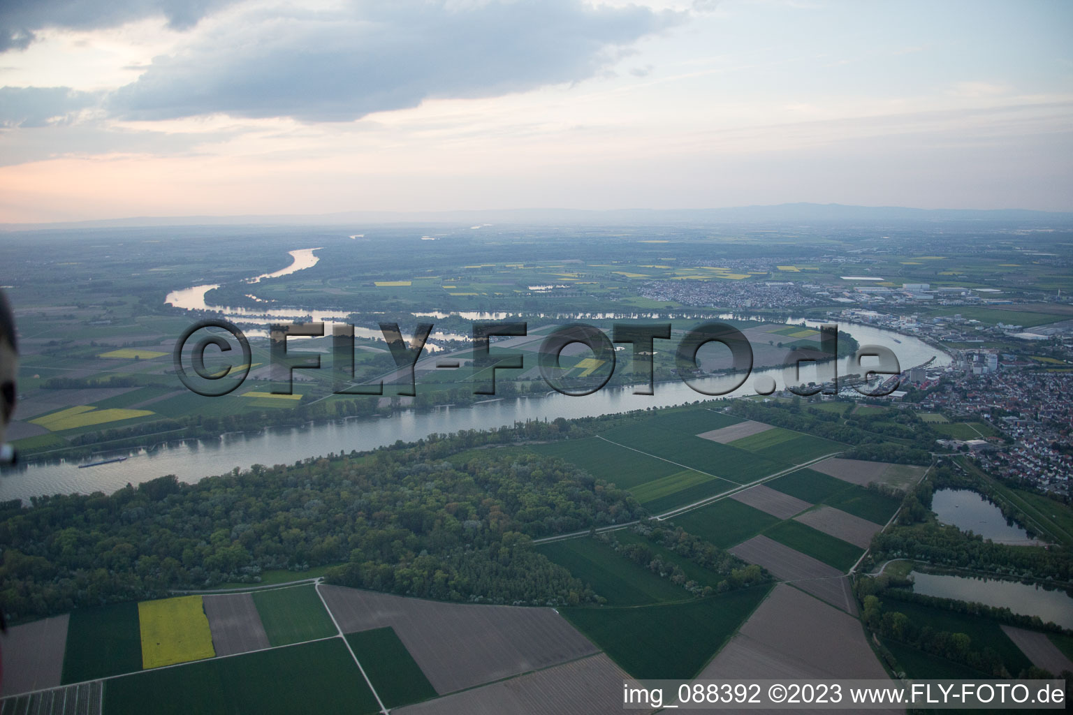 Image drone de Gernsheim dans le département Hesse, Allemagne