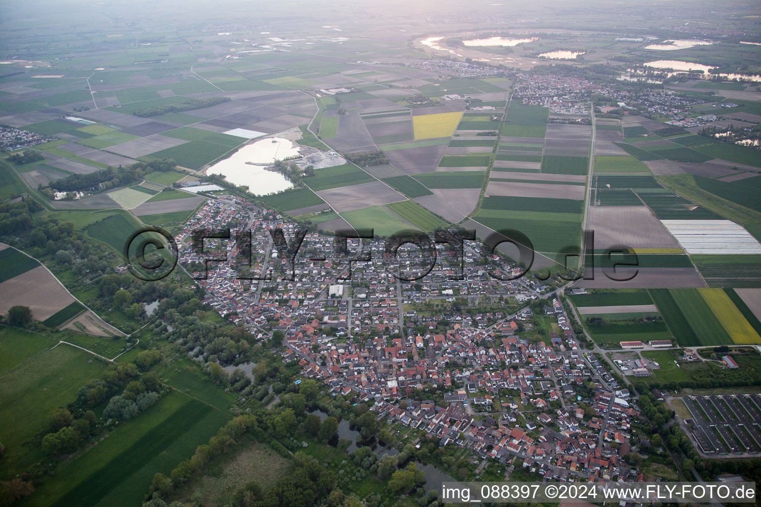 Photographie aérienne de Hamm am Rhein dans le département Rhénanie-Palatinat, Allemagne