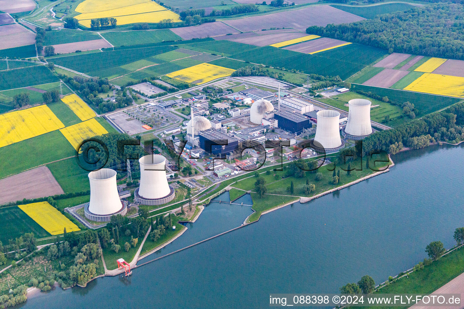 Vue aérienne de Centrale nucléaire à le quartier Wattenheim in Biblis dans le département Hesse, Allemagne