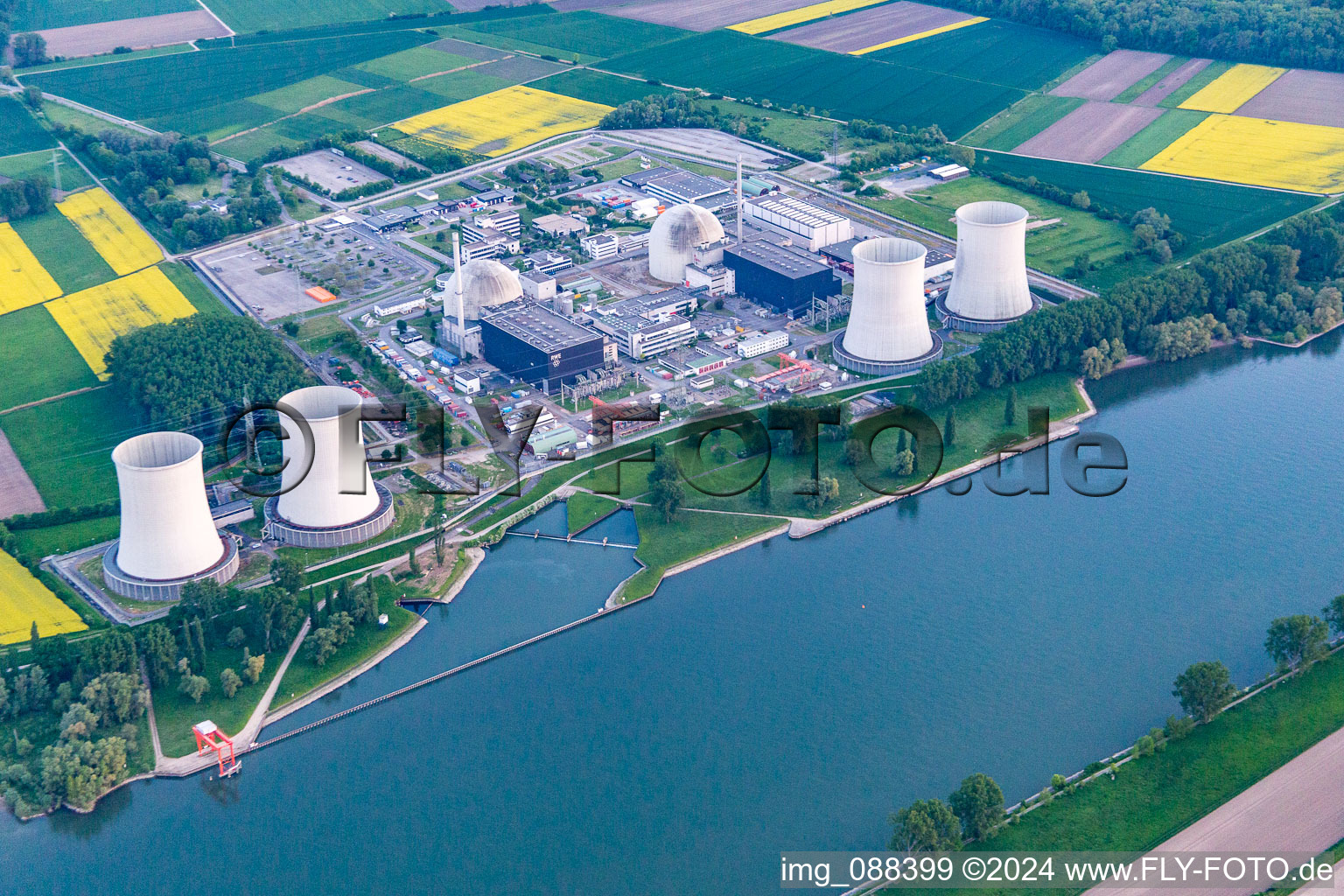 Vue aérienne de Centrale nucléaire à le quartier Wattenheim in Biblis dans le département Hesse, Allemagne