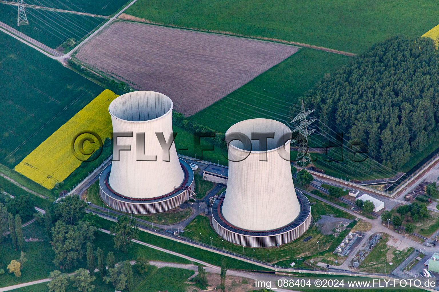 Centrale nucléaire à le quartier Wattenheim in Biblis dans le département Hesse, Allemagne d'en haut