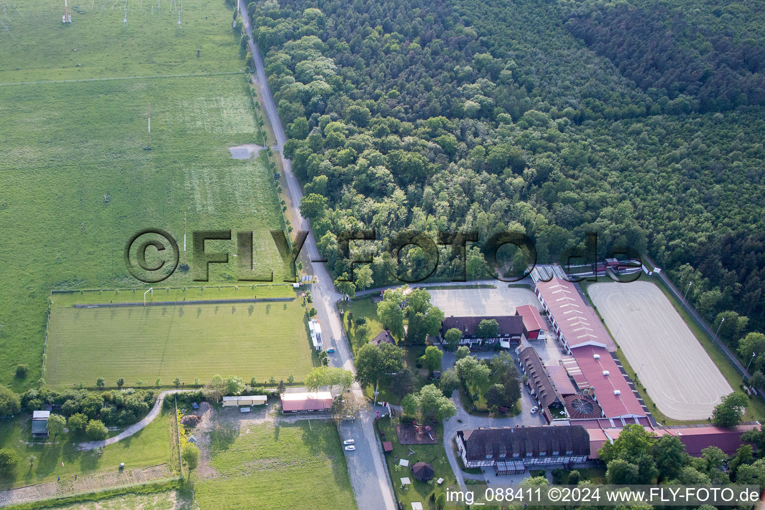 Vue aérienne de Goujon à l'extérieur à Biblis dans le département Hesse, Allemagne