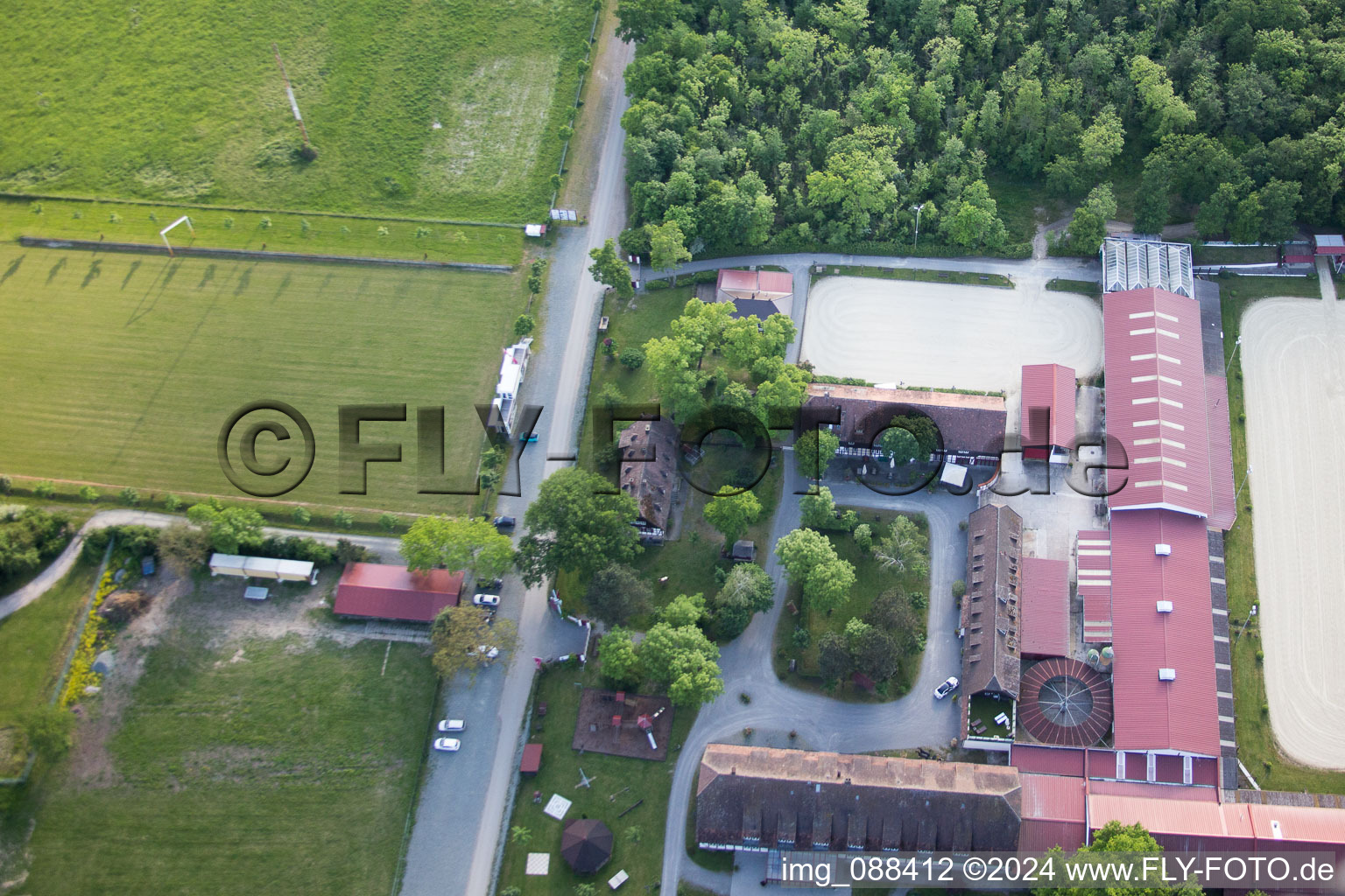 Vue aérienne de Goujon à l'extérieur à Biblis dans le département Hesse, Allemagne