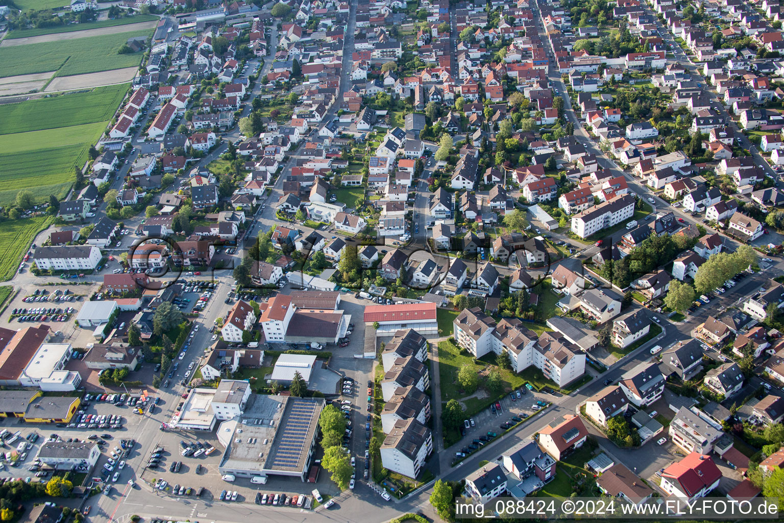 Vue aérienne de Vue sur la ville depuis le centre-ville à Pfungstadt dans le département Hesse, Allemagne