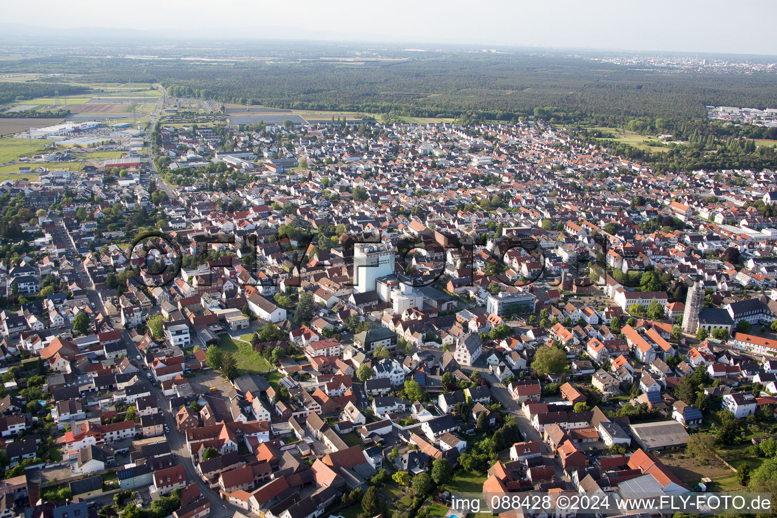 Vue d'oiseau de Pfungstadt dans le département Hesse, Allemagne