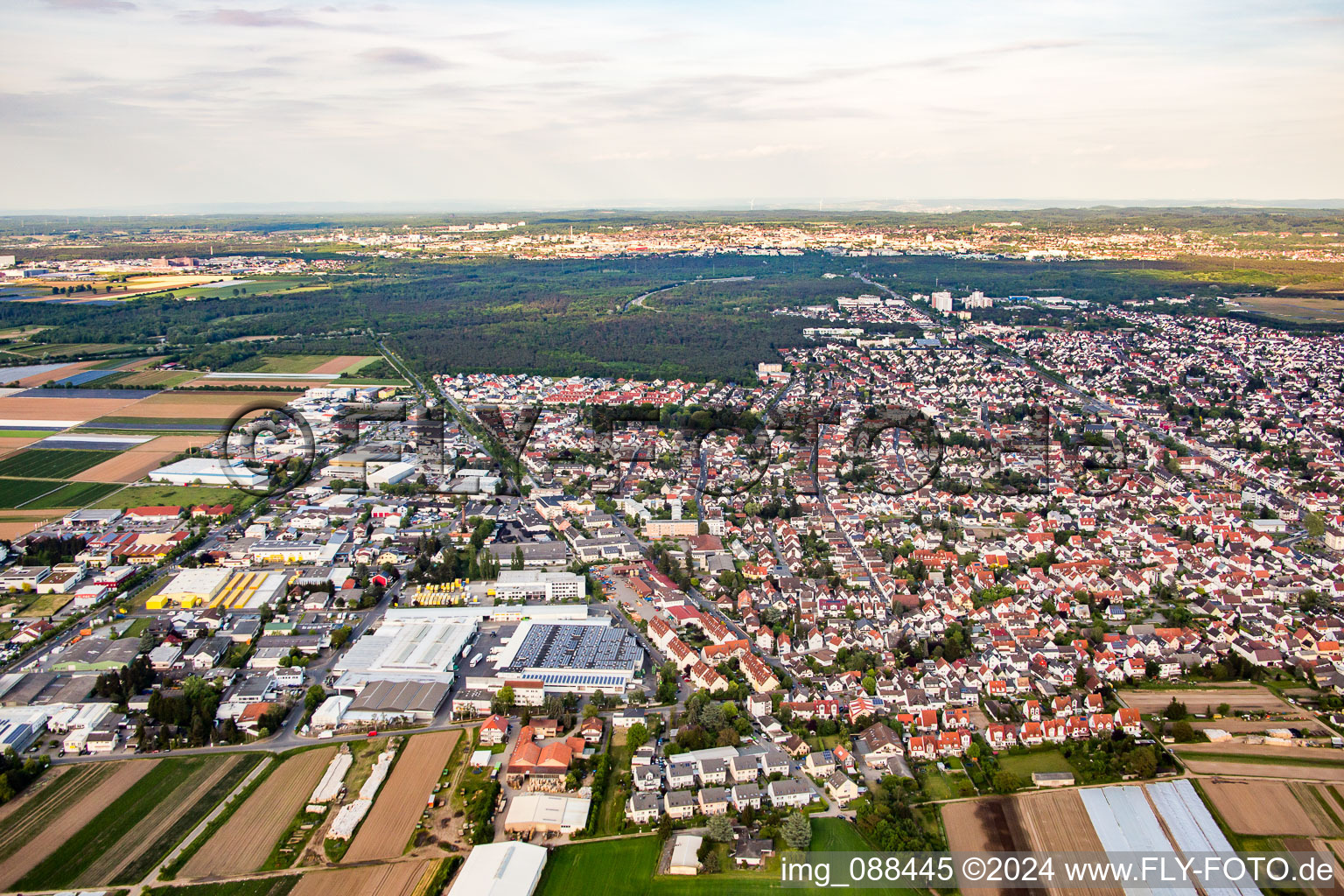 Vue aérienne de De l'ouest à Griesheim dans le département Hesse, Allemagne