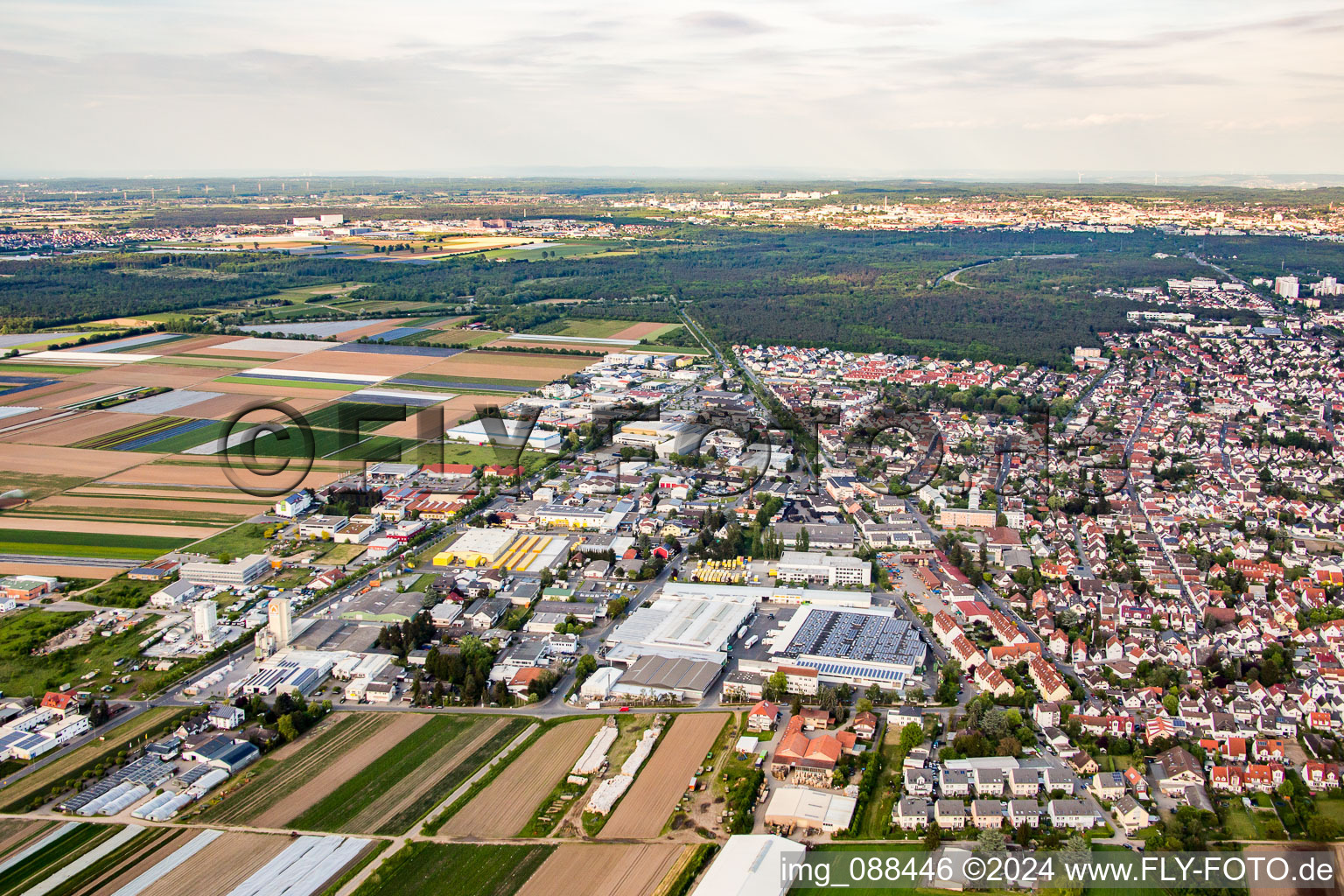 Vue aérienne de Zone industrielle du Nordring à Griesheim dans le département Hesse, Allemagne