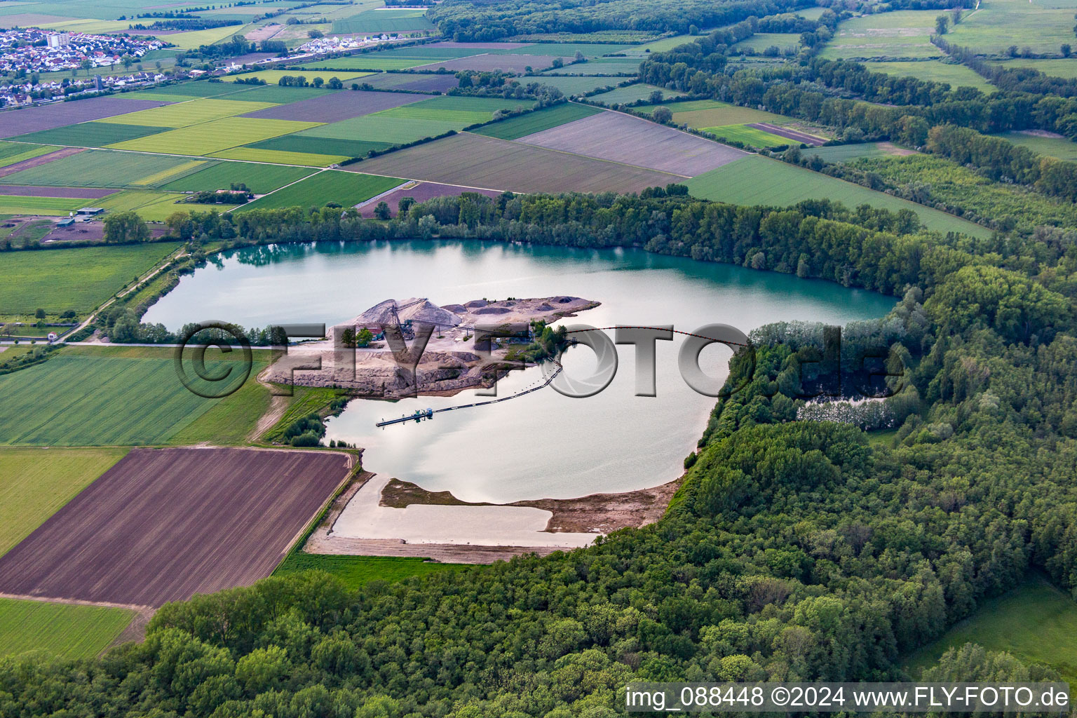 Vue aérienne de Turner avec des sables à le quartier Wolfskehlen in Riedstadt dans le département Hesse, Allemagne