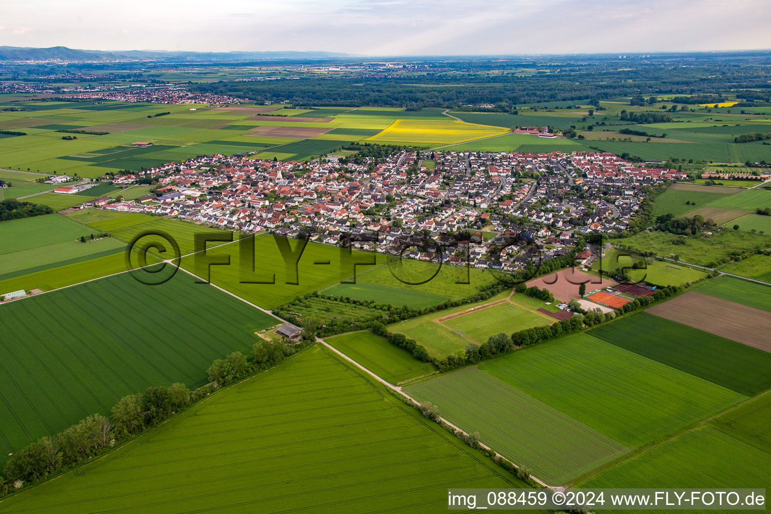 Vue aérienne de Quartier Leeheim in Riedstadt dans le département Hesse, Allemagne