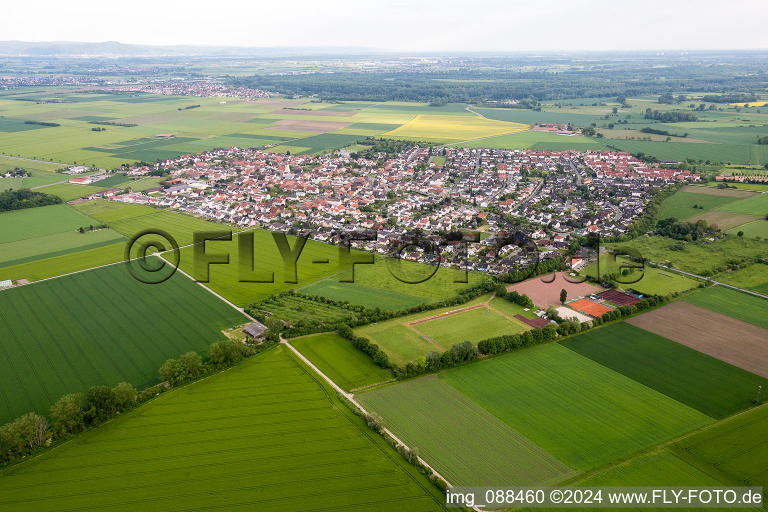 Vue aérienne de Quartier Leeheim in Riedstadt dans le département Hesse, Allemagne