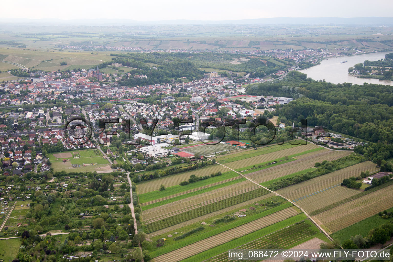 Vue oblique de Oppenheim dans le département Rhénanie-Palatinat, Allemagne