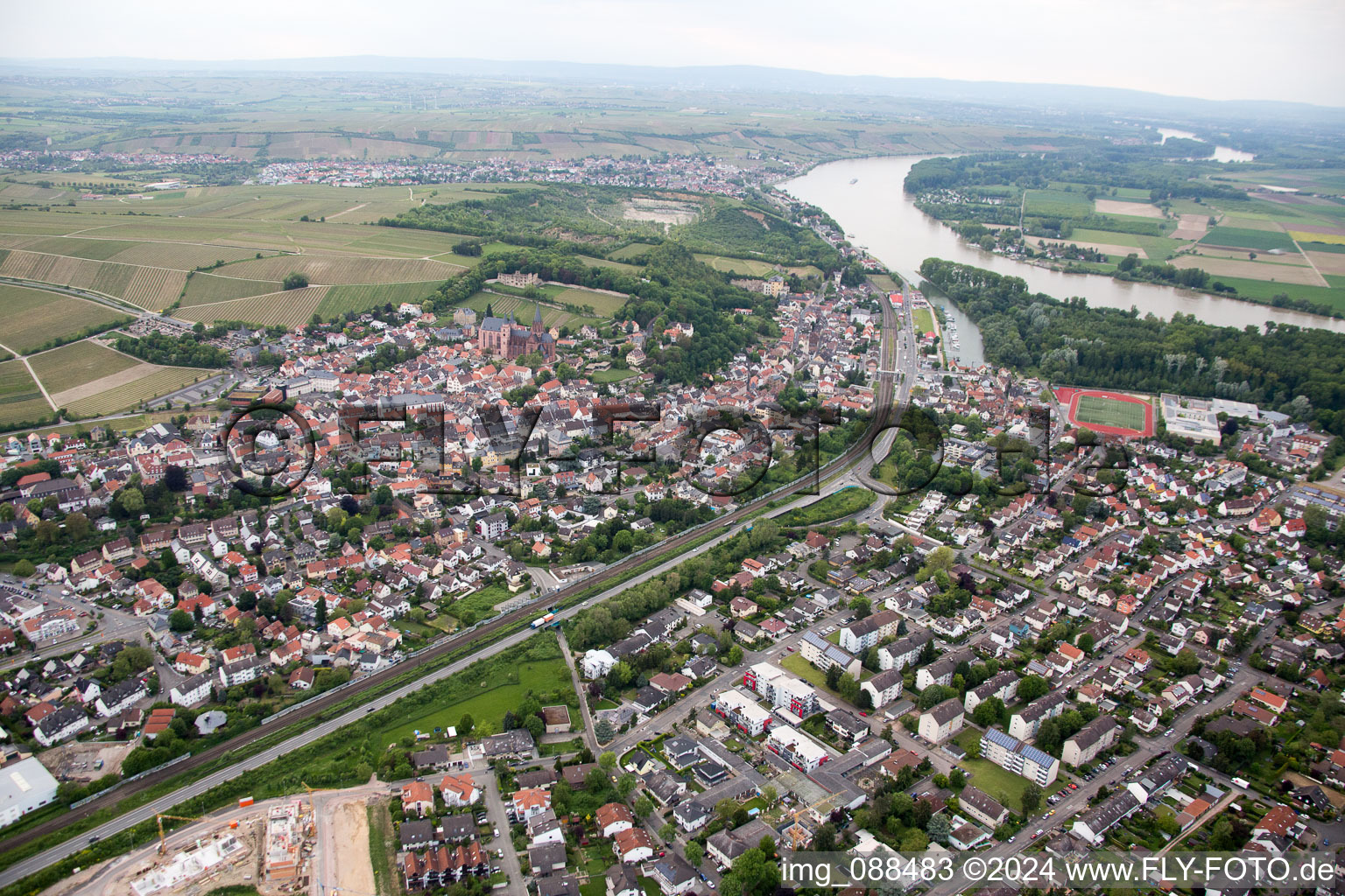 Oppenheim dans le département Rhénanie-Palatinat, Allemagne vu d'un drone