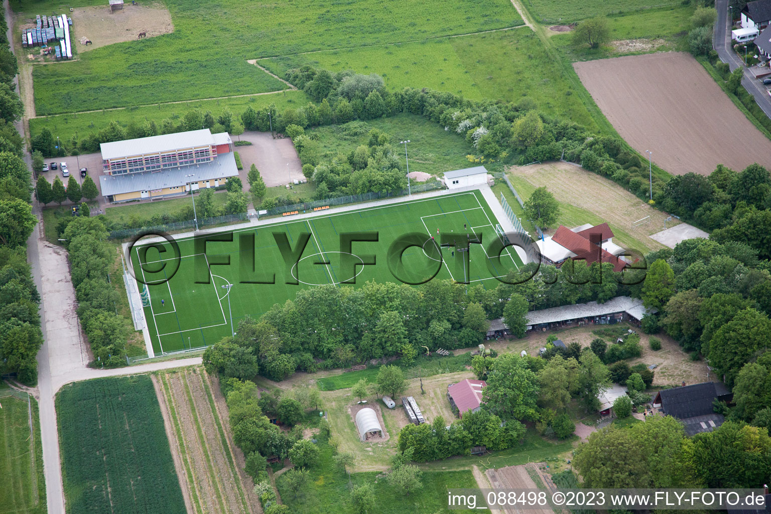 Vue aérienne de Terrain de sport à Dexheim dans le département Rhénanie-Palatinat, Allemagne
