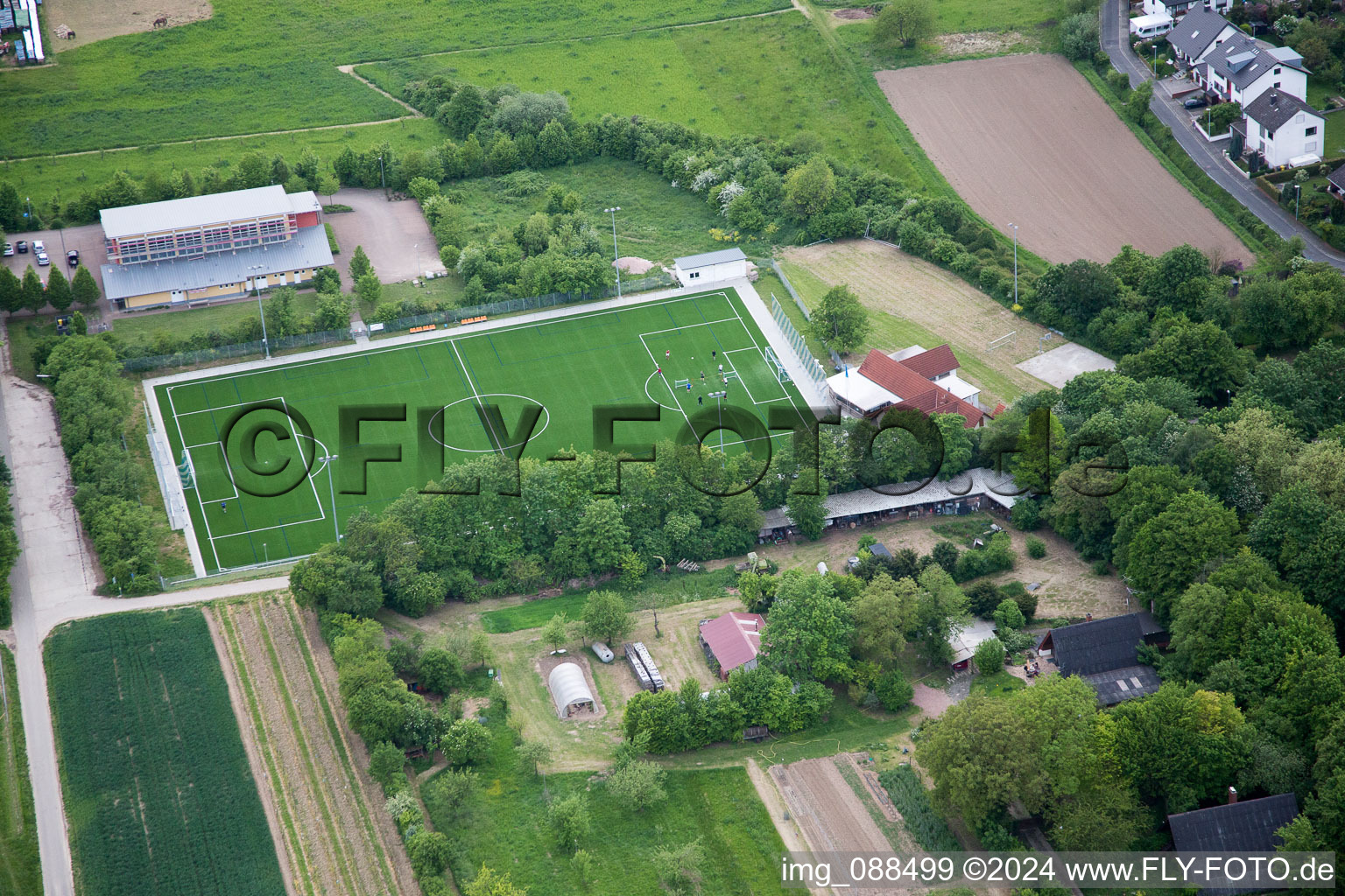 Vue aérienne de Terrain de sport à Dexheim dans le département Rhénanie-Palatinat, Allemagne