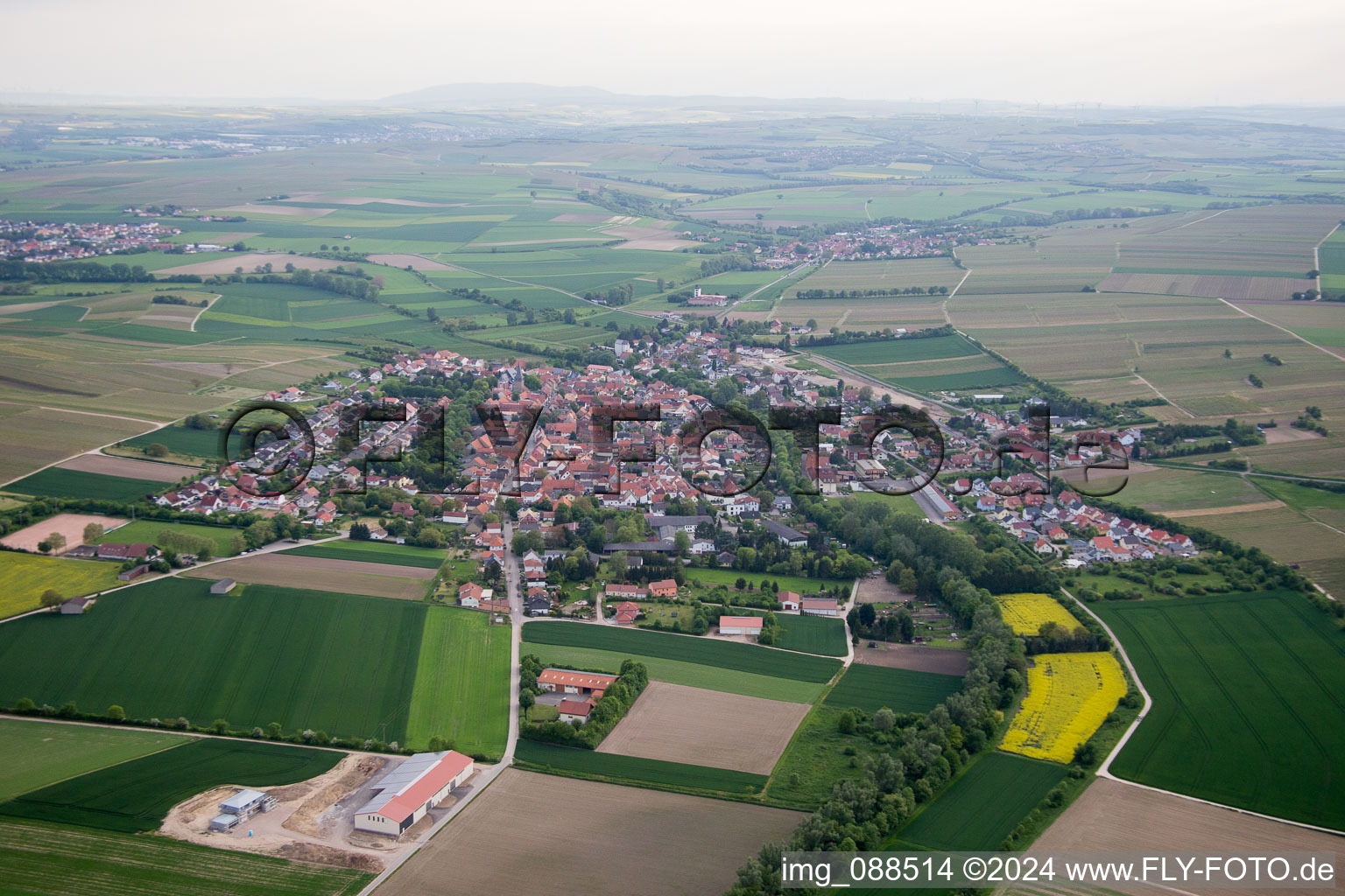 Vue aérienne de Bechtolsheim dans le département Rhénanie-Palatinat, Allemagne