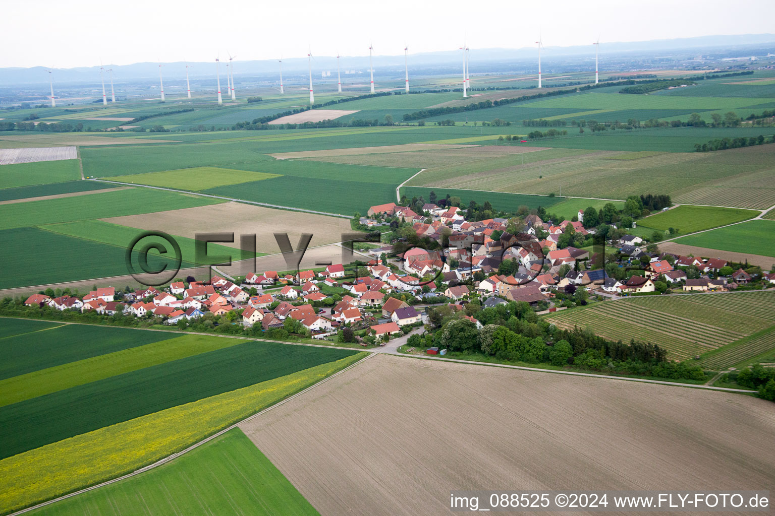 Vue aérienne de Champs agricoles et surfaces utilisables à Frettenheim dans le département Rhénanie-Palatinat, Allemagne