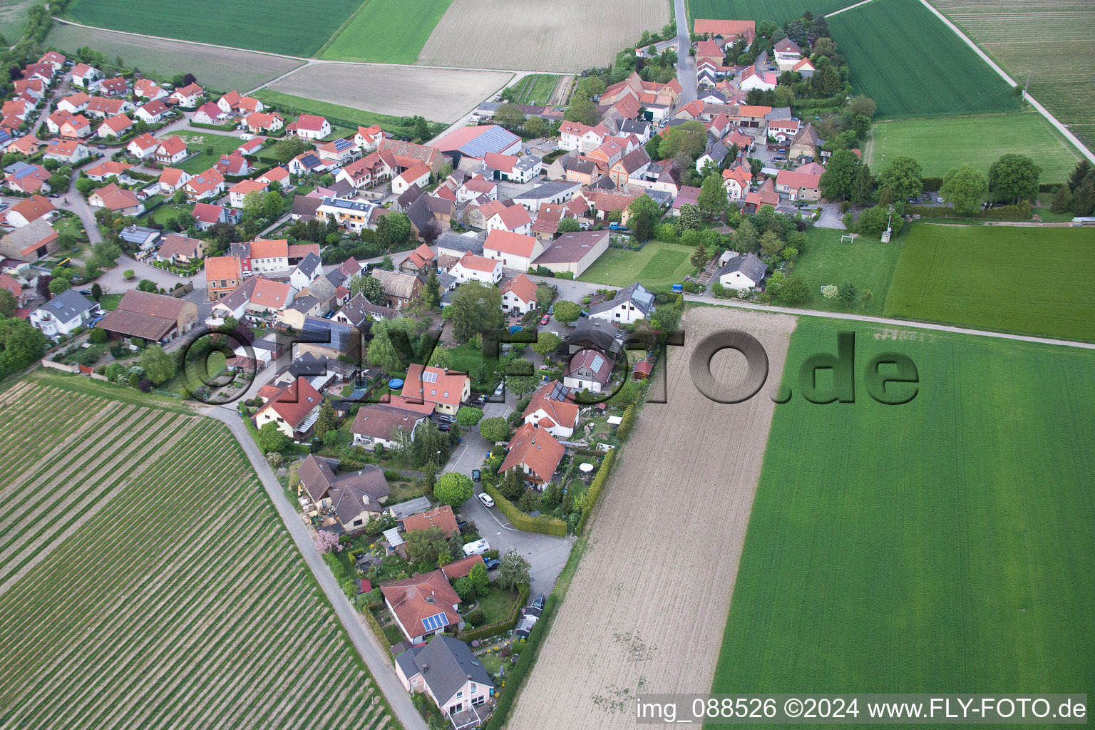 Vue aérienne de Frettenheim dans le département Rhénanie-Palatinat, Allemagne