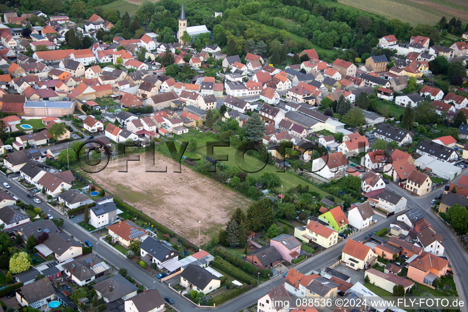 Vue aérienne de Vue sur le village à le quartier Heßloch in Dittelsheim-Heßloch dans le département Rhénanie-Palatinat, Allemagne