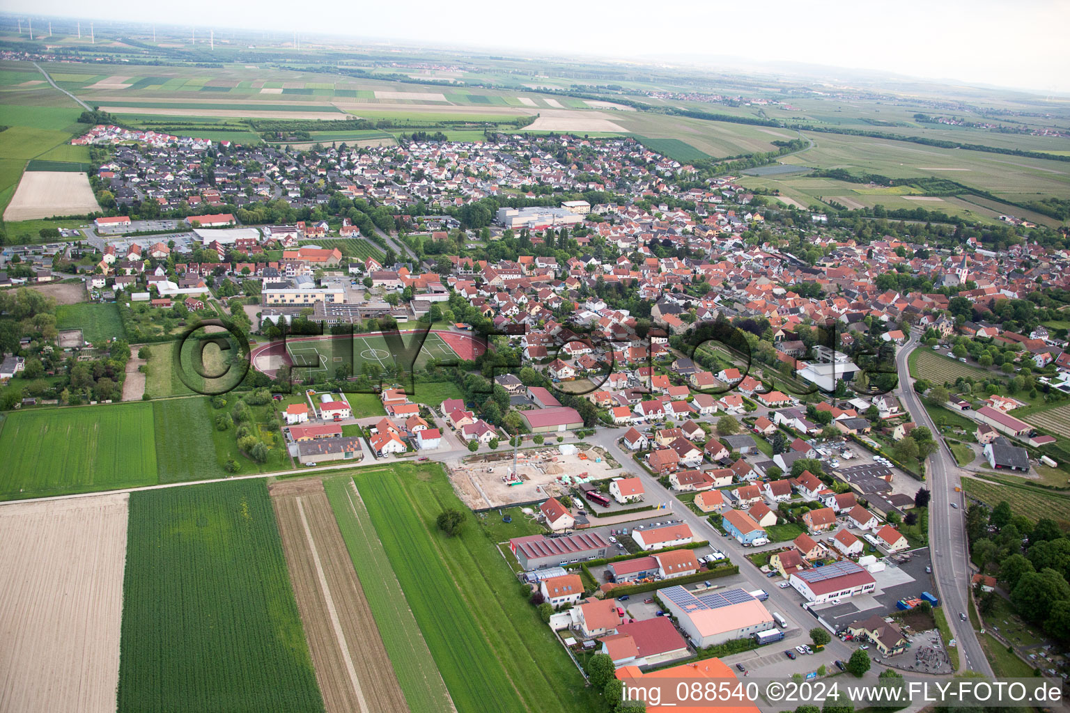 Vue aérienne de Westhofen dans le département Rhénanie-Palatinat, Allemagne