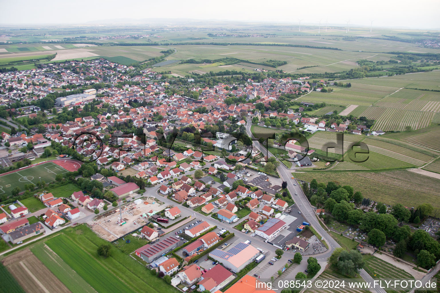 Vue oblique de Westhofen dans le département Rhénanie-Palatinat, Allemagne