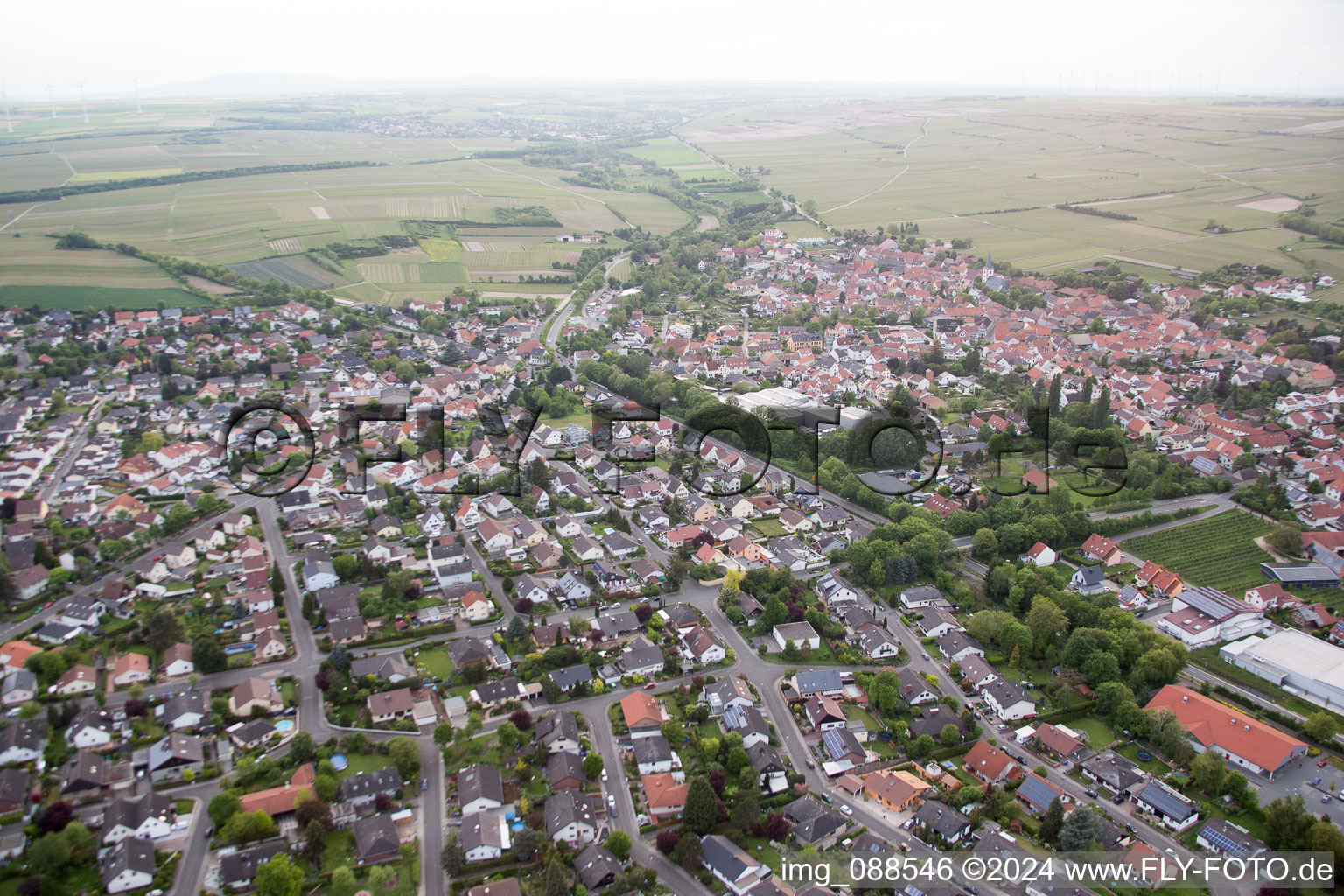 Westhofen dans le département Rhénanie-Palatinat, Allemagne vue d'en haut