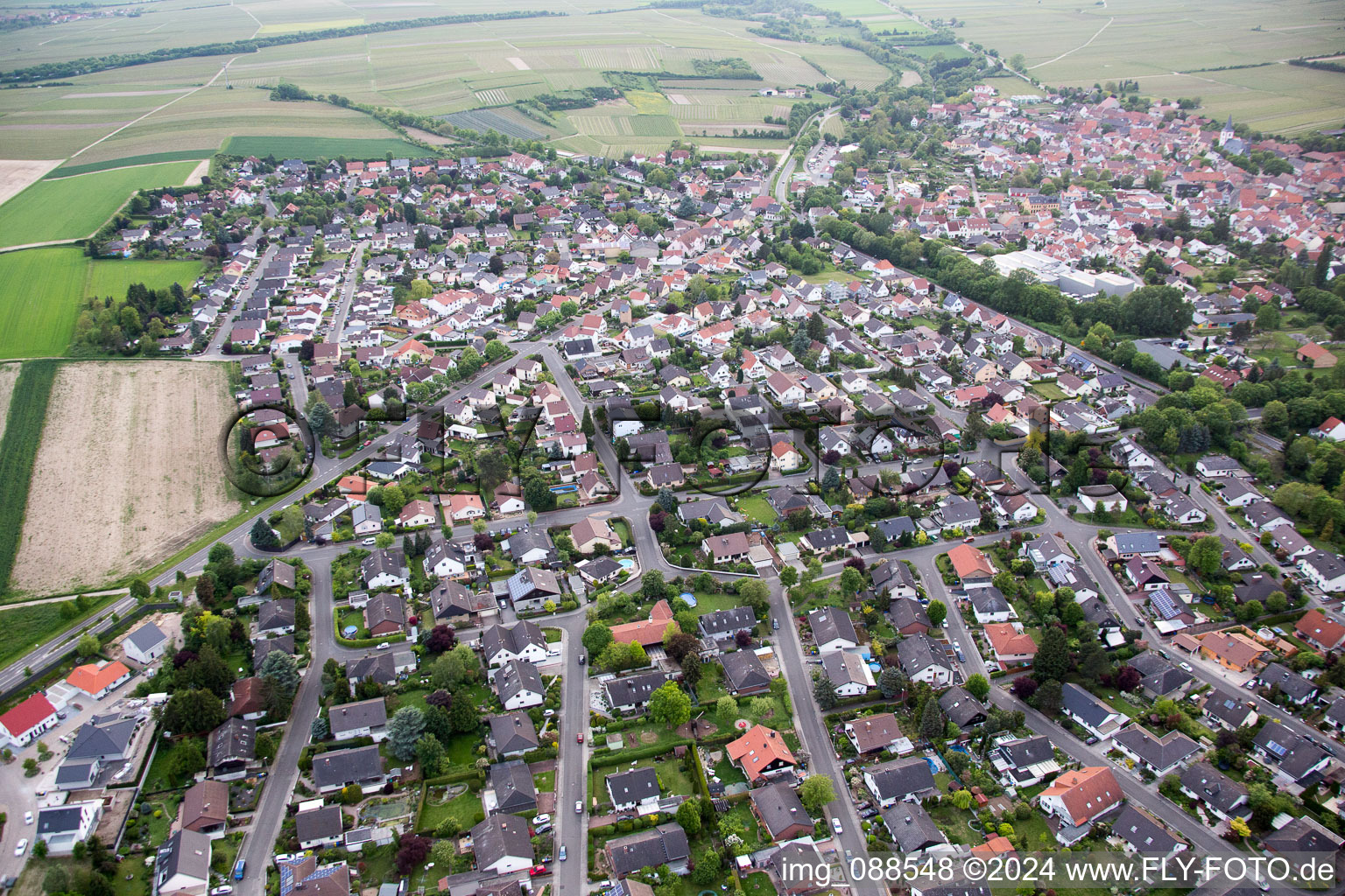 Vue d'oiseau de Westhofen dans le département Rhénanie-Palatinat, Allemagne