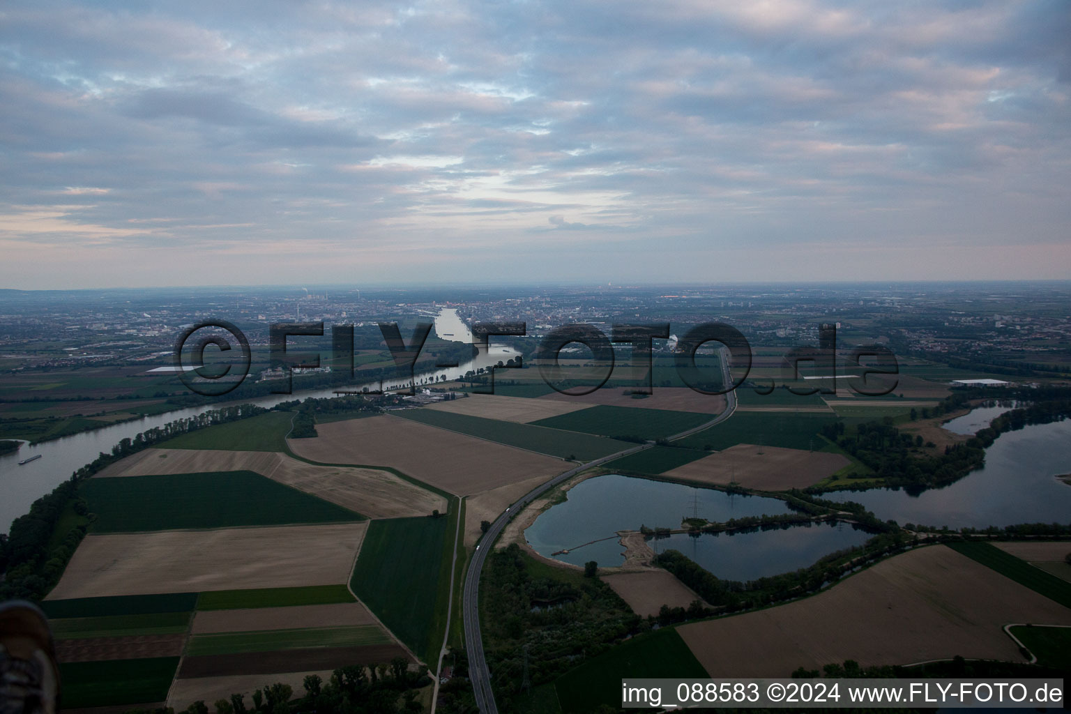 Photographie aérienne de Lac d'Argent à le quartier Roxheim in Bobenheim-Roxheim dans le département Rhénanie-Palatinat, Allemagne