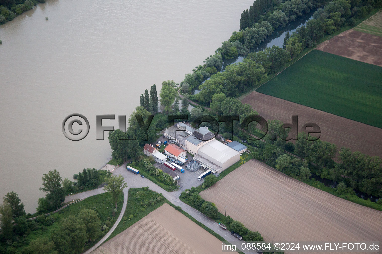 Vue aérienne de Entreprise de transport sur le Rhin à Worms dans le département Rhénanie-Palatinat, Allemagne