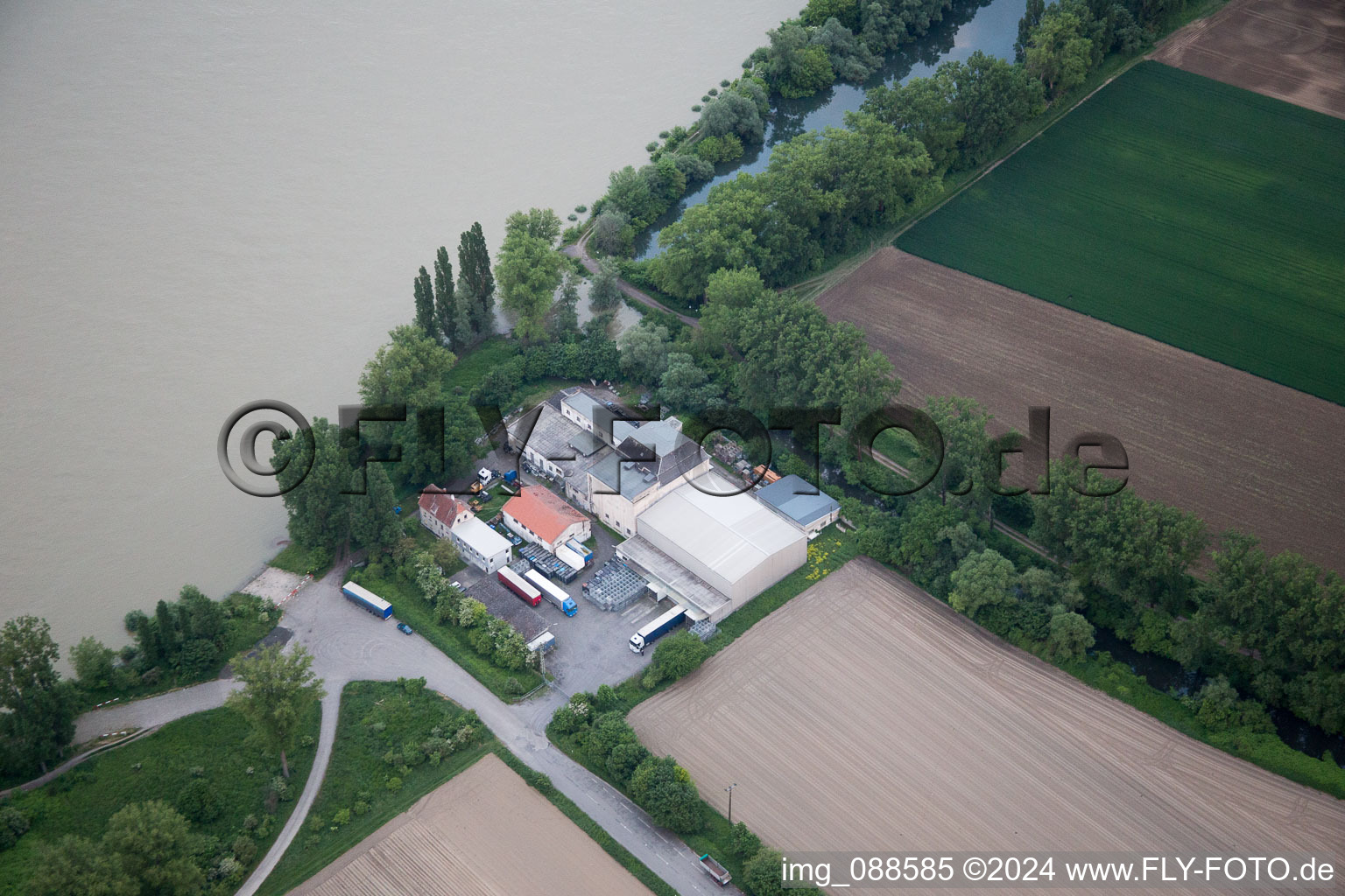 Photographie aérienne de Entreprise de transport sur le Rhin à Worms dans le département Rhénanie-Palatinat, Allemagne