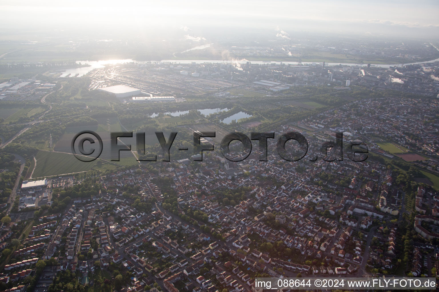 Vue aérienne de Quartier Edigheim in Ludwigshafen am Rhein dans le département Rhénanie-Palatinat, Allemagne