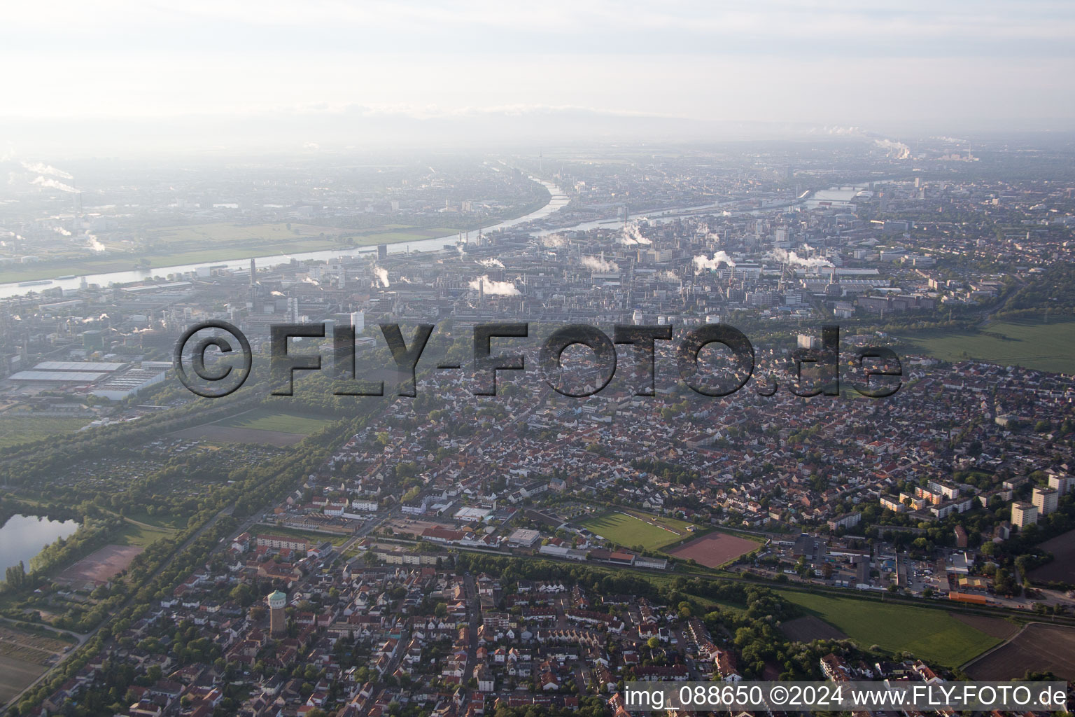 Vue oblique de Quartier Oppau in Ludwigshafen am Rhein dans le département Rhénanie-Palatinat, Allemagne