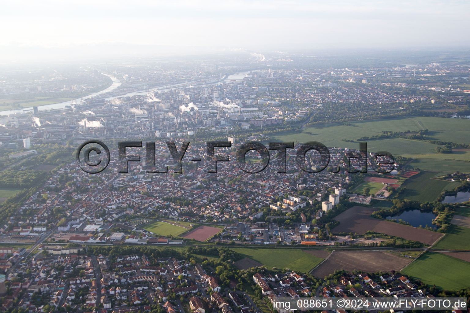 Quartier Oppau in Ludwigshafen am Rhein dans le département Rhénanie-Palatinat, Allemagne d'en haut