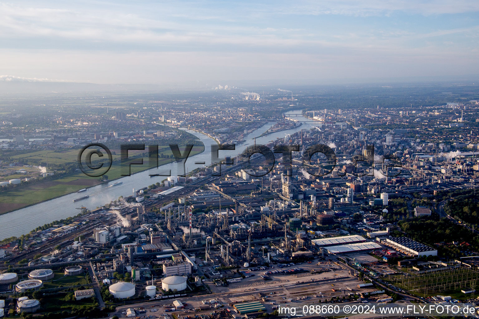 Photographie aérienne de Quartier BASF in Ludwigshafen am Rhein dans le département Rhénanie-Palatinat, Allemagne