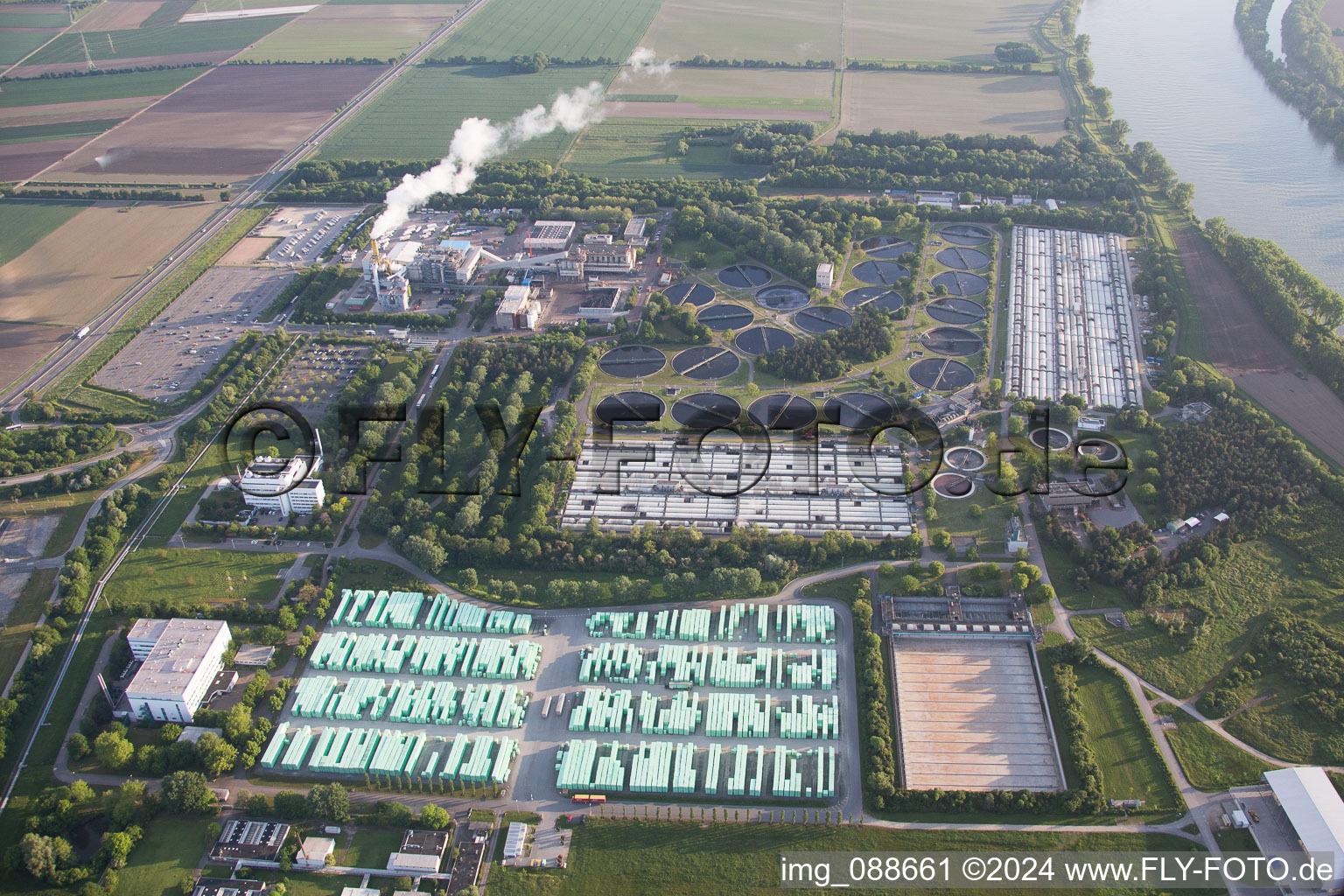 Station d'épuration BASF à le quartier Mörsch in Frankenthal dans le département Rhénanie-Palatinat, Allemagne vue d'en haut