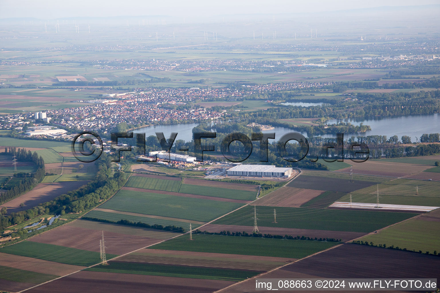 Vue aérienne de Du sud à le quartier Roxheim in Bobenheim-Roxheim dans le département Rhénanie-Palatinat, Allemagne