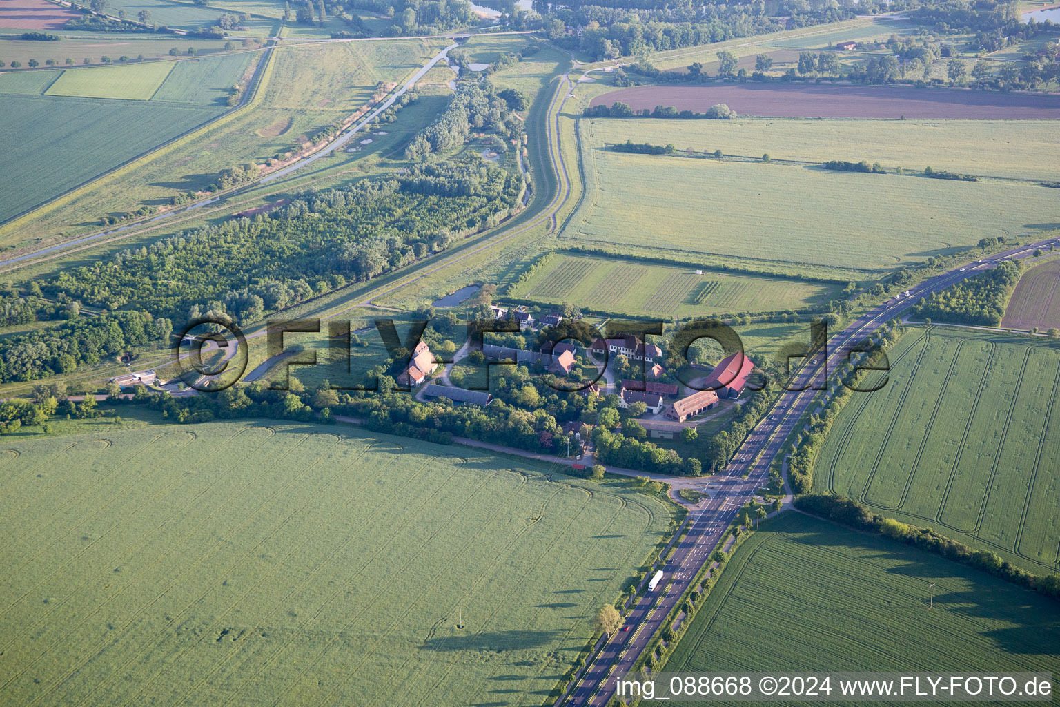 Vue aérienne de Scharhof dans le département Bade-Wurtemberg, Allemagne