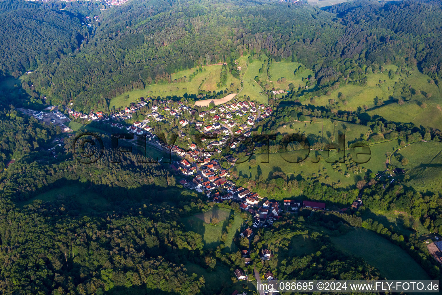 Vue aérienne de De l'est à le quartier Hochstädten in Bensheim dans le département Hesse, Allemagne