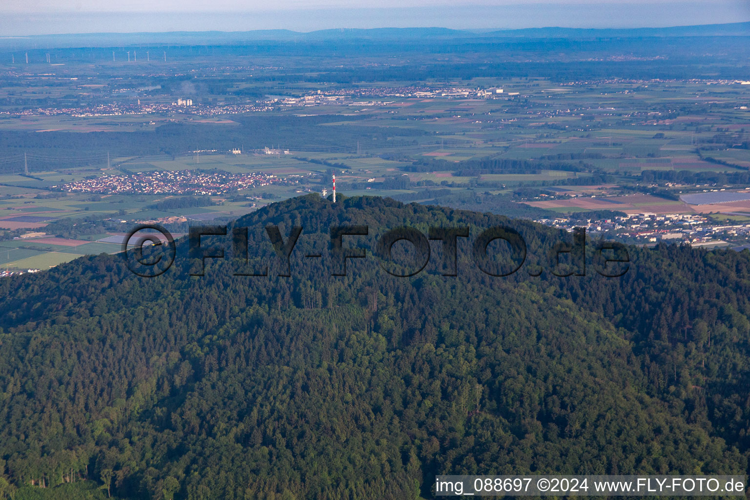 Vue aérienne de Mélibokus à le quartier Hochstädten in Bensheim dans le département Hesse, Allemagne