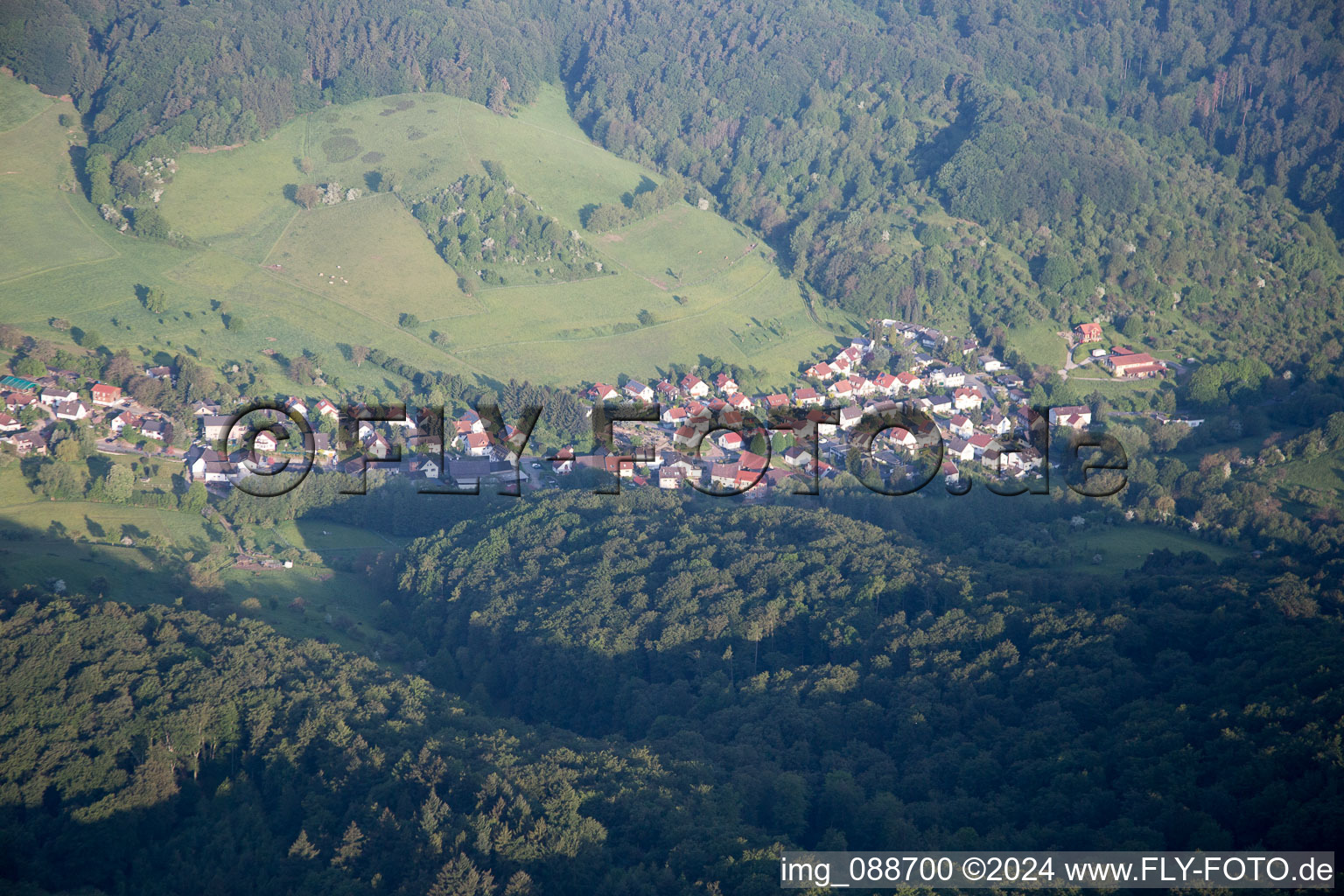 Vue aérienne de Balkhausen dans le département Hesse, Allemagne