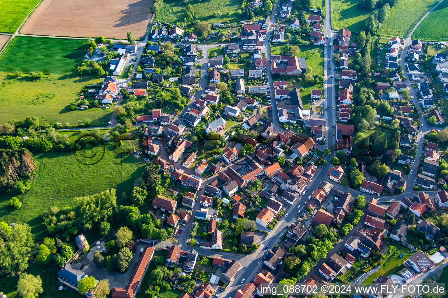 Vue aérienne de Quartier Ernsthofen in Modautal dans le département Hesse, Allemagne