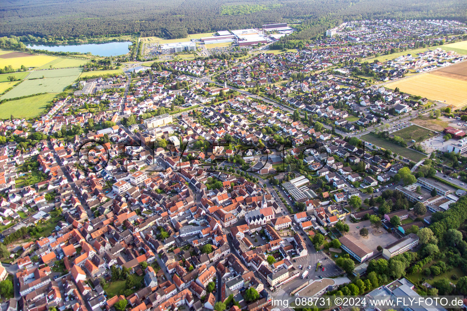 Vue aérienne de Babenhausen dans le département Hesse, Allemagne