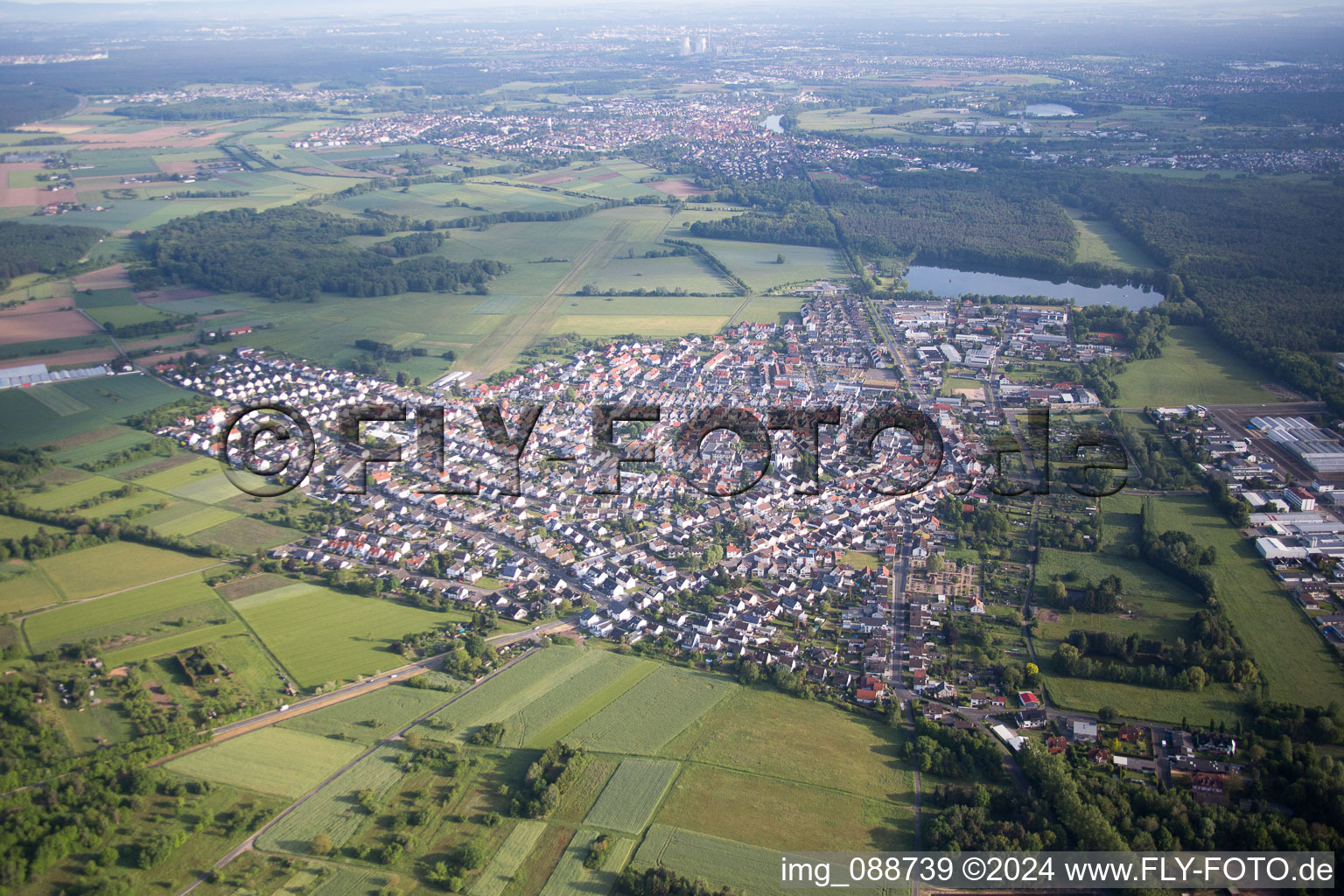 Vue aérienne de Quartier Zellhausen in Mainhausen dans le département Hesse, Allemagne